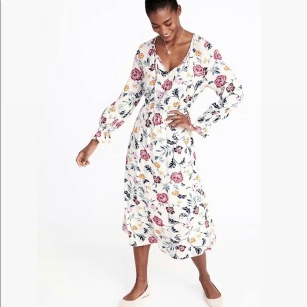 NWOT! Old Navy Long sleeve floral maxi dress (xs)